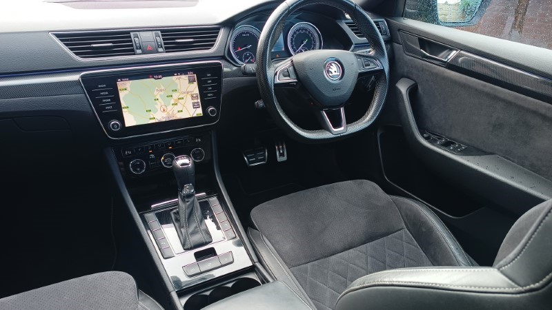 Skoda Superb Sportline Dsg (8)